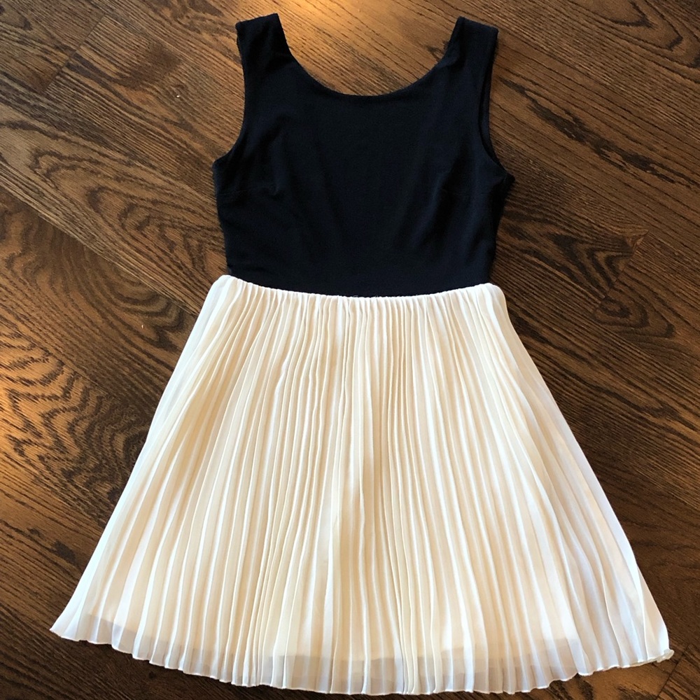 Pleated black and cream dress w low back